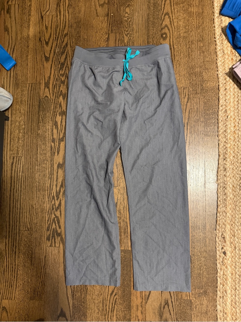 Figs charcoal gray Livingston scrub Pants medium petite